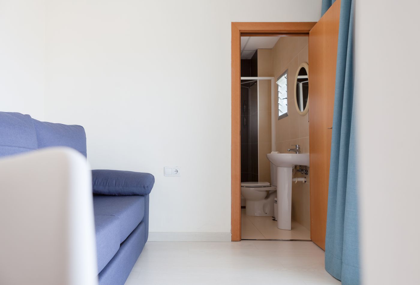 Ohtels-San-Salvador-Room-33