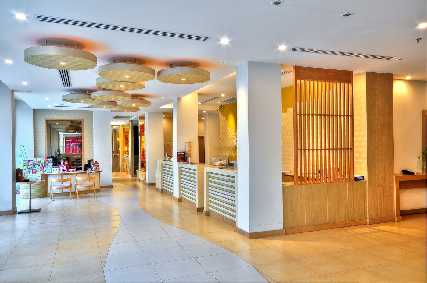 The-ASHLEE-Plaza-Patong-Hotel---Spa-Lobby-34