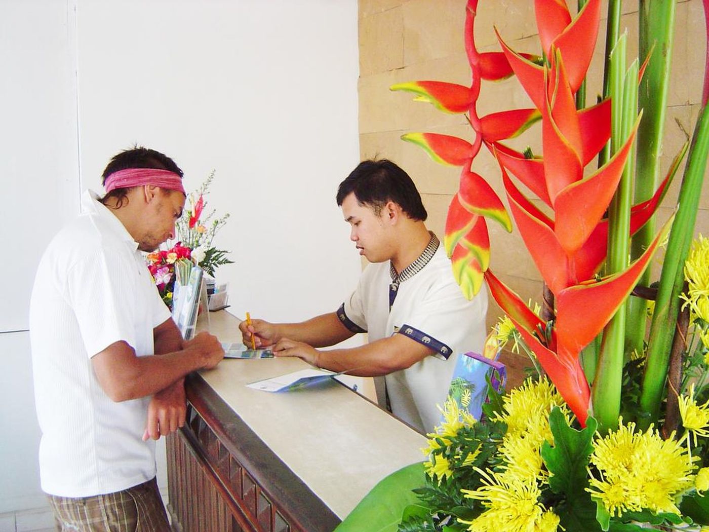 Sunset-Mansion-Lobby-11