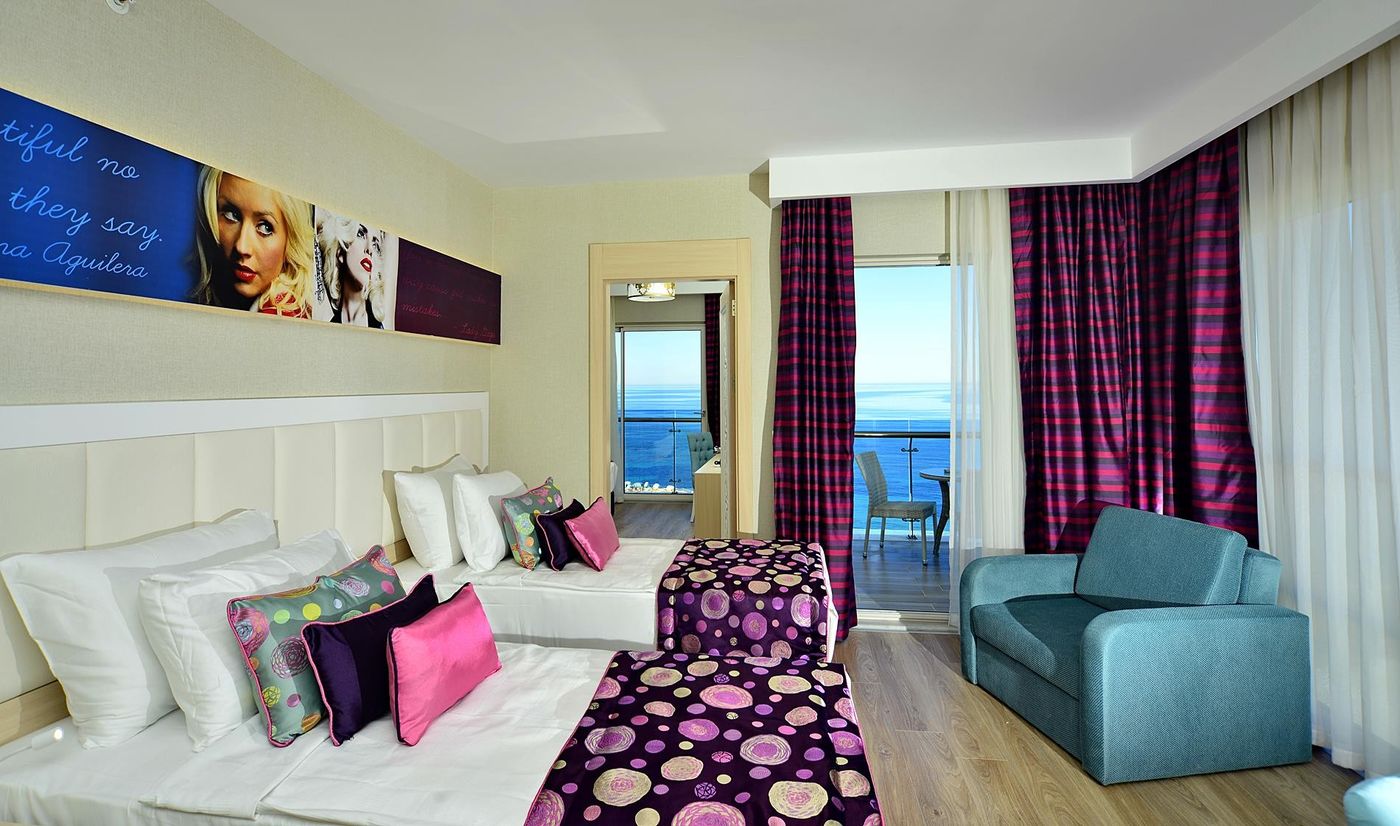 Azura-Deluxe-Resort---SPA-Hotel-Room-16