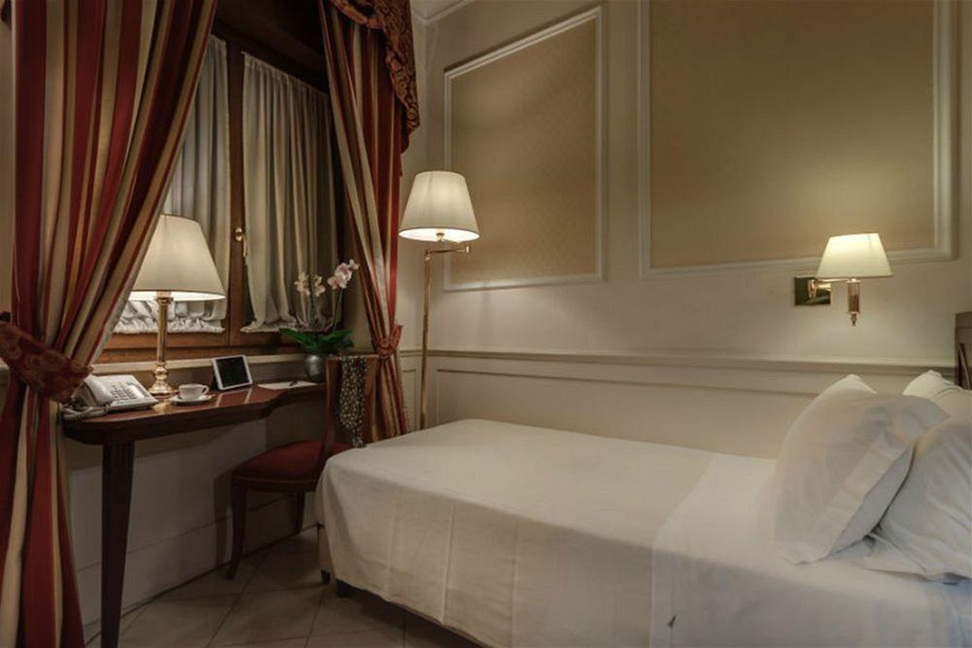 Palazzo-Cardinal-Cesi-Room-5