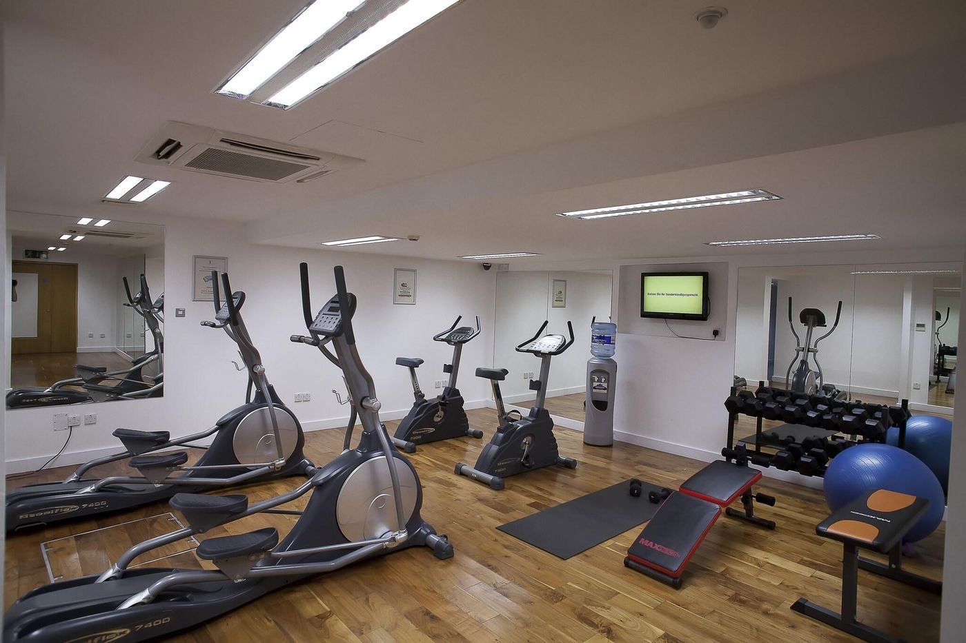 Louis-Fitzgerald-Hotel-Sports-and-Entertainment-27