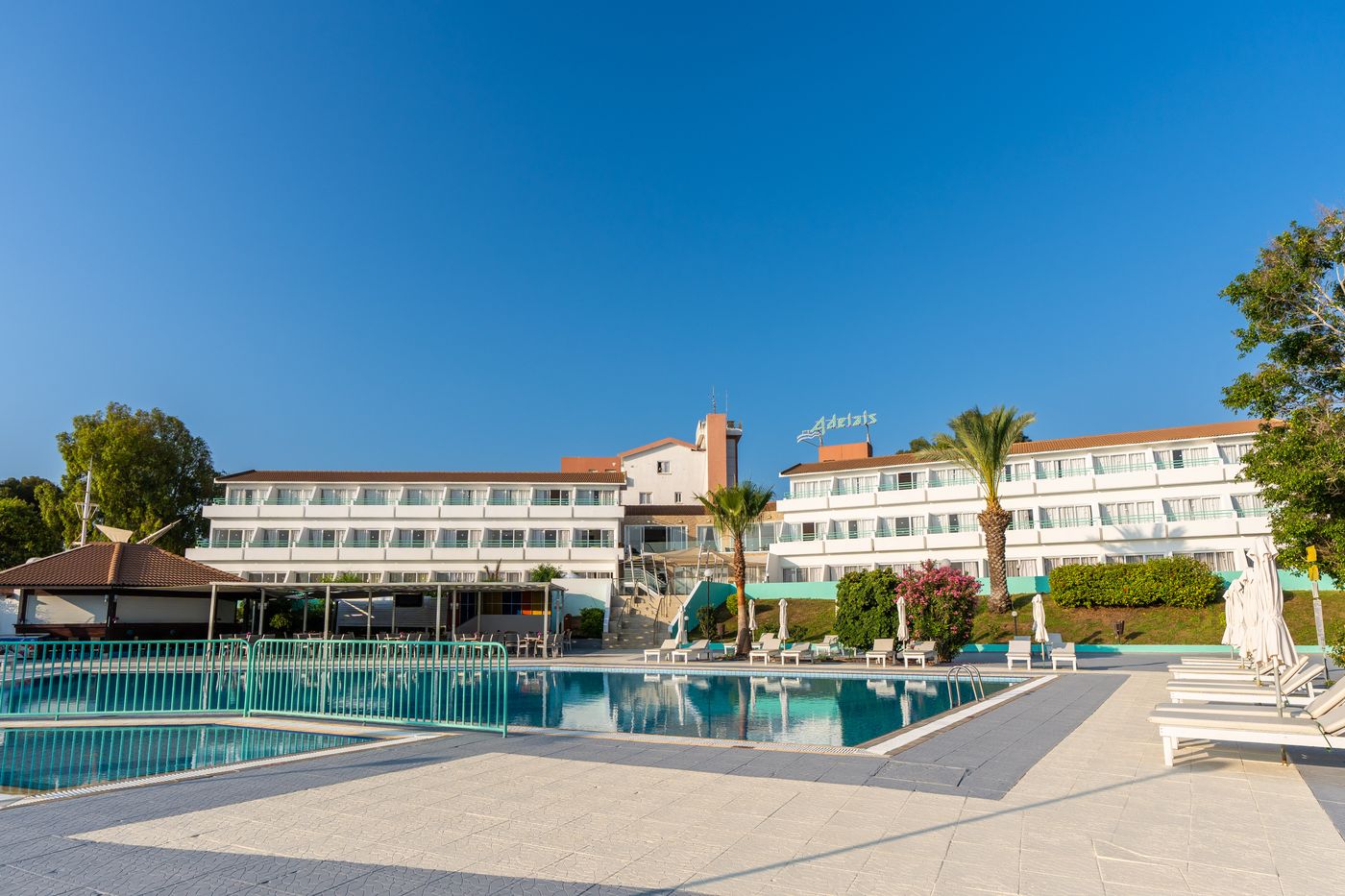 Adelais-Bay-General-view-1