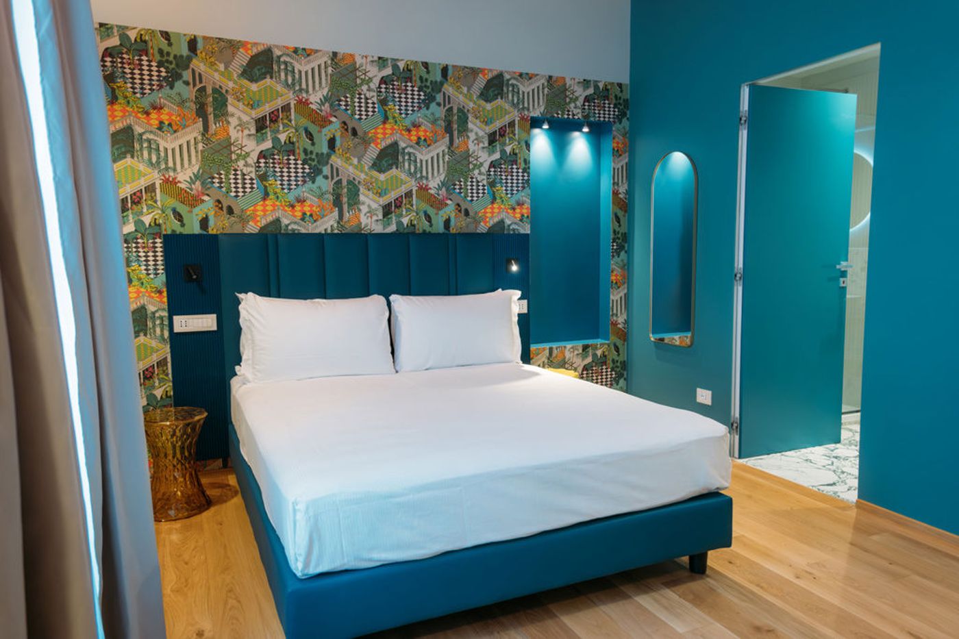 Boutique-Centrale-Palace-Room-16