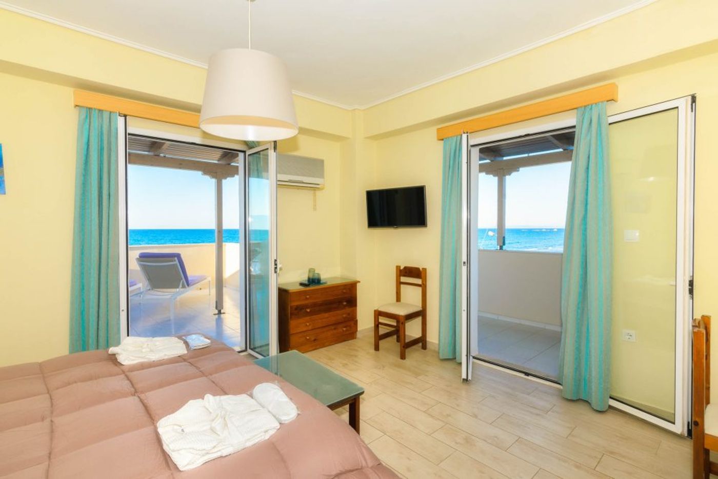 Iakinthos Tsilivi Beach