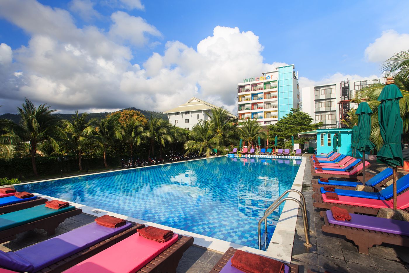 Samui-Verticolor-Pool-3