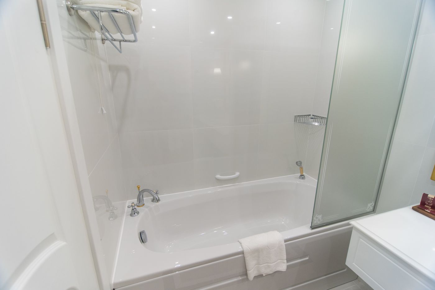 Imperial-Palace-Room-37