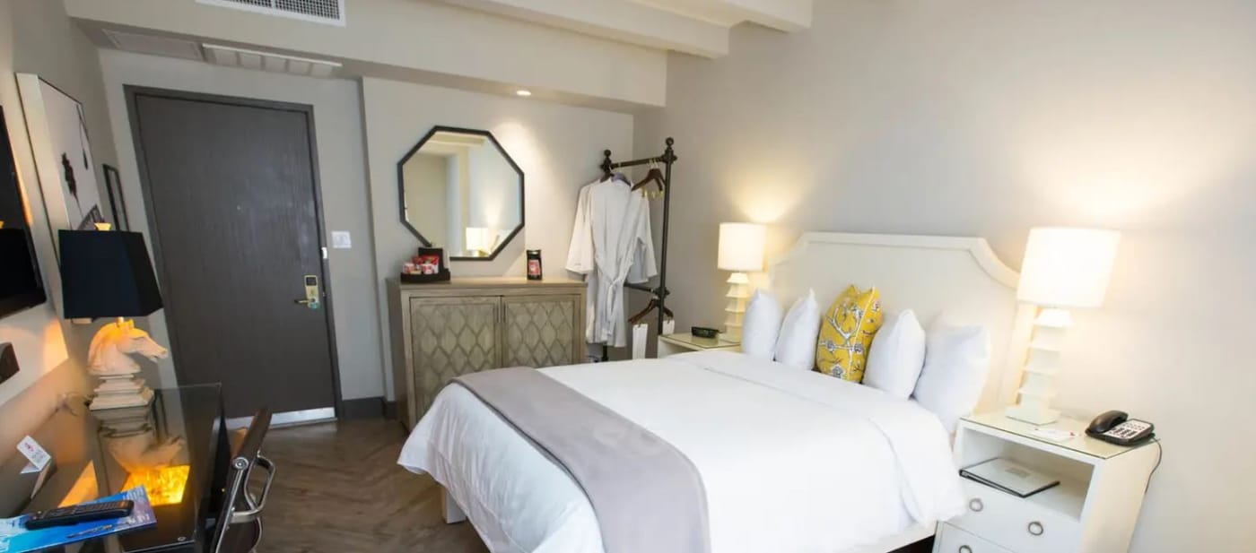 Hollywood-Hotel-Room-24