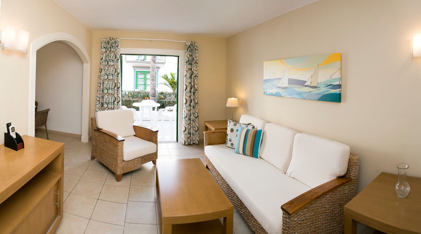 Apartamentos-LIVVO-Puerto-de-Mog--n-Room-17