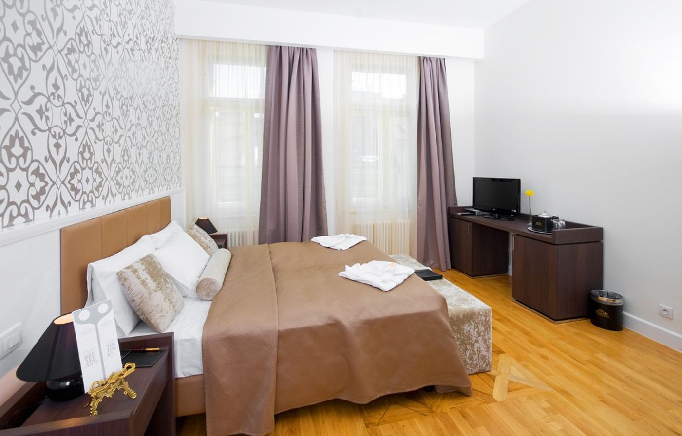 Deminka-Palace-Room-15