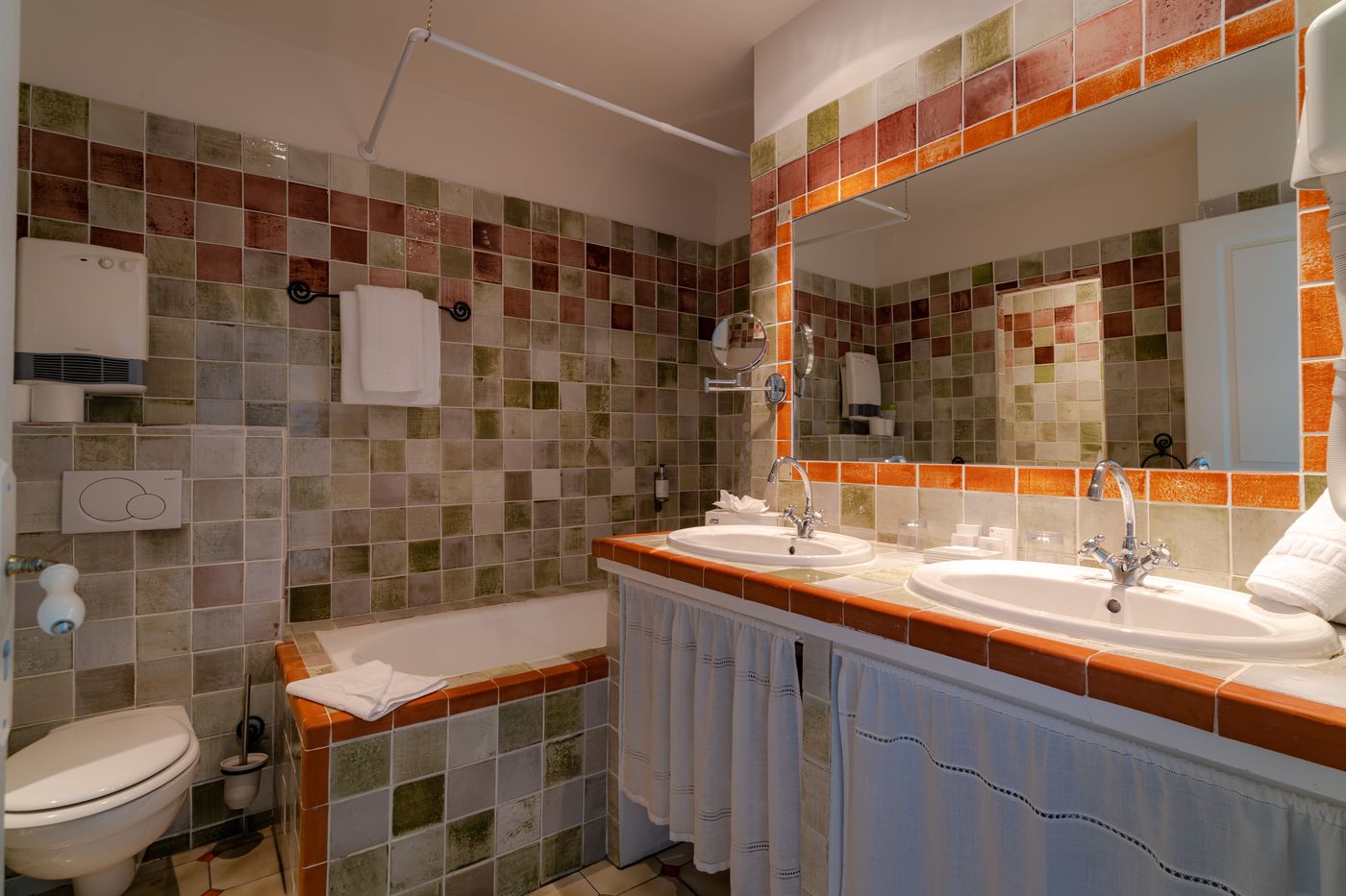 Hotel-L-Orangeraie-Room-43