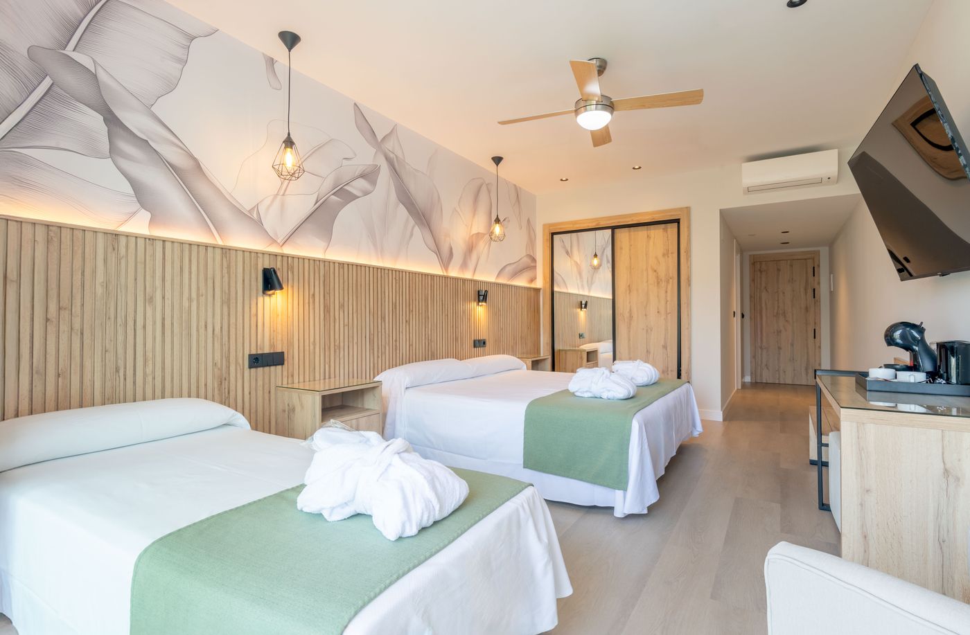 Parasol-Garden-Room-72