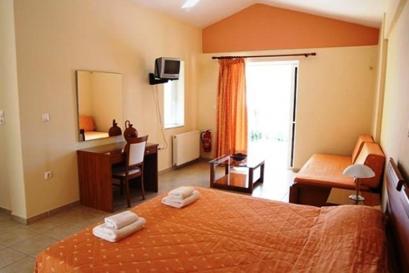 Niriides Hotel and Apartments