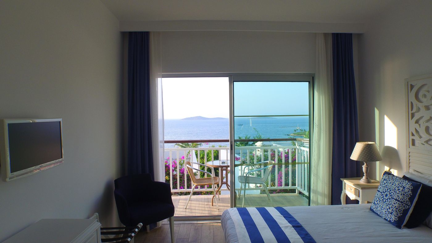 Blue-Dreams-Resorts---Spa-Room-36