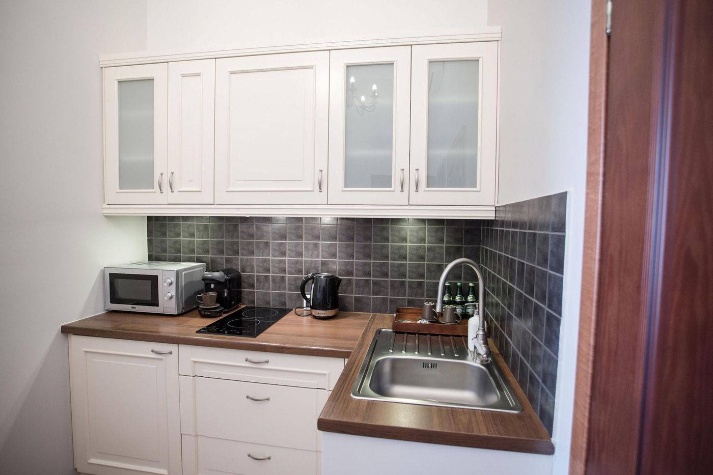 Scharffenberg-Apartments-Main-Square-Room-49