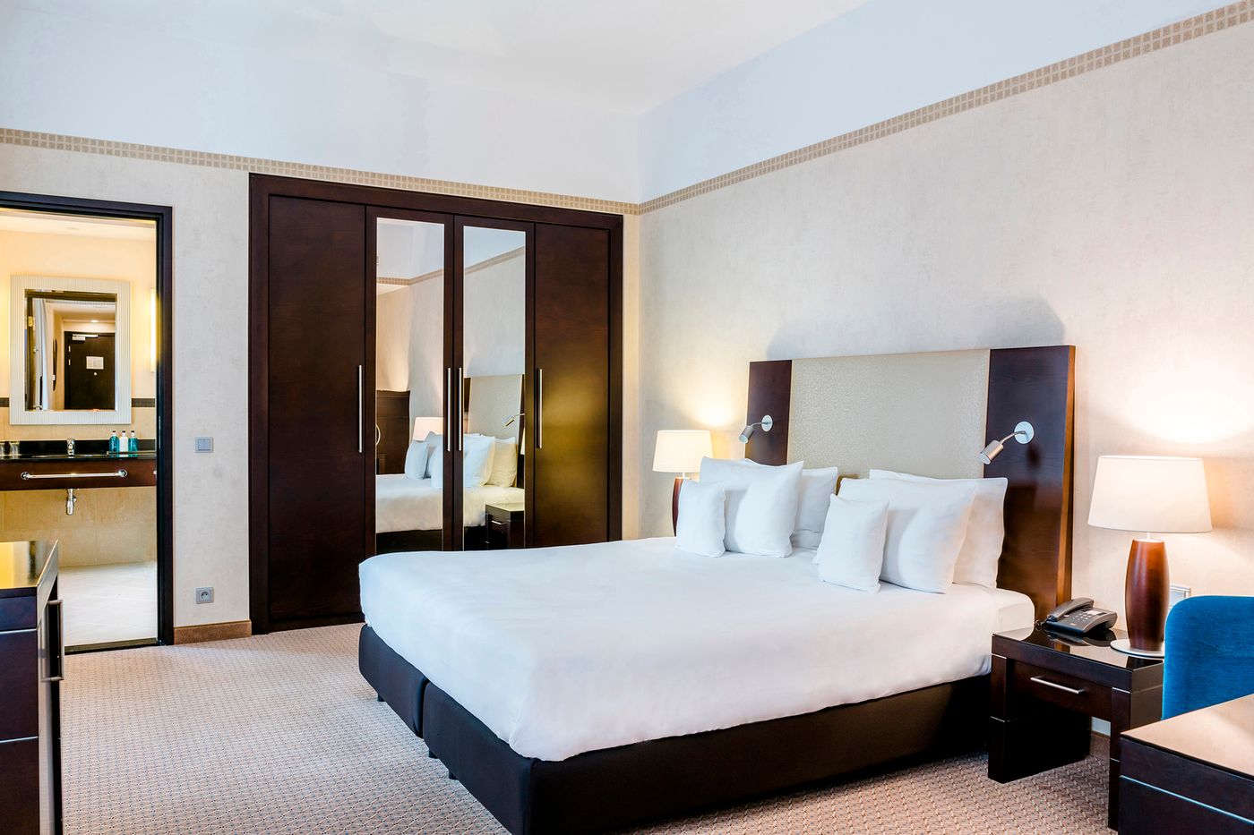 Polonia-Palace-Room-9