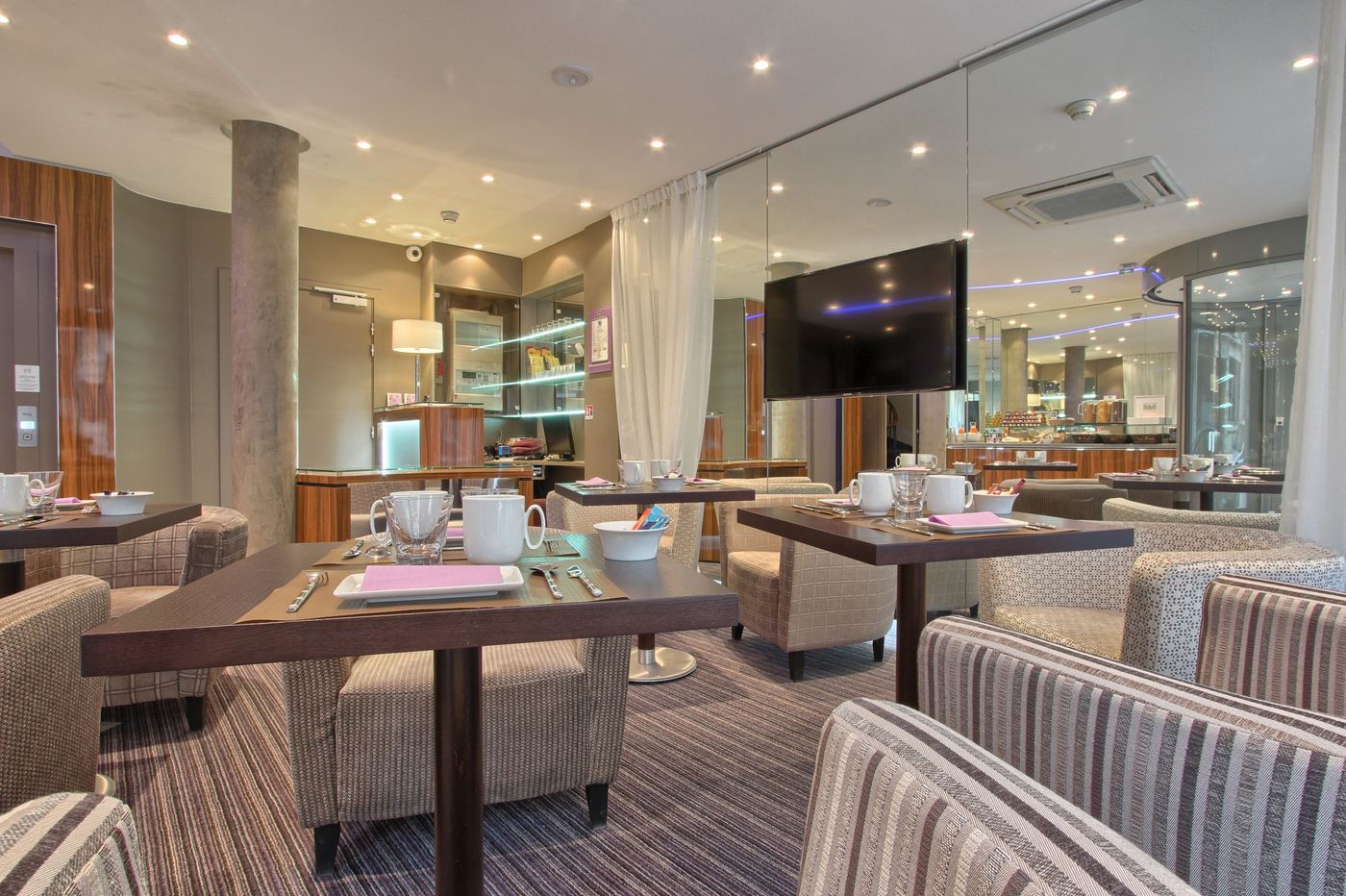 Chamar-Hotel-Lobby-5