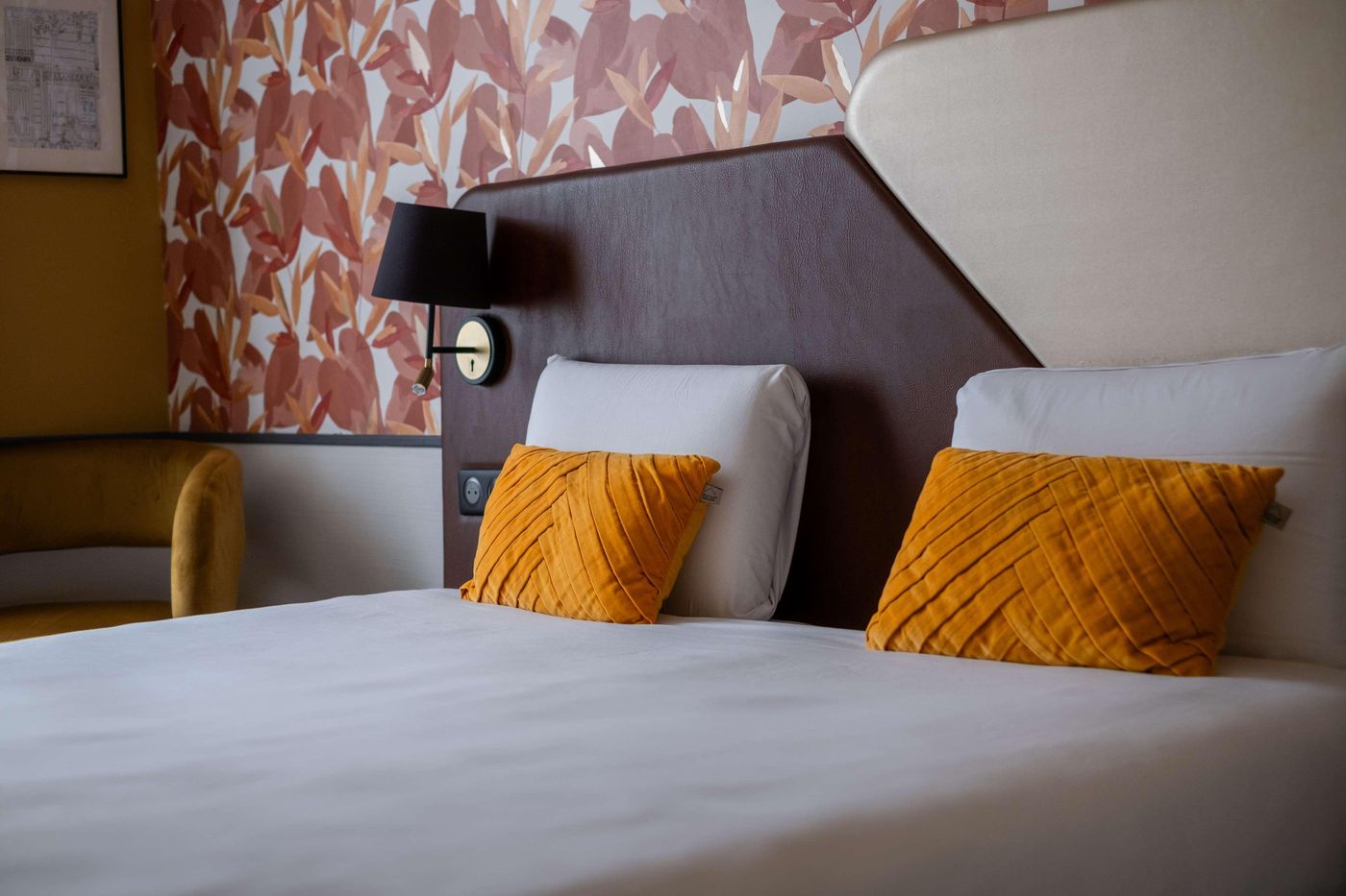 Kyriad-Par----s-10---Canal-Saint-Martin--R----publique-Room-36