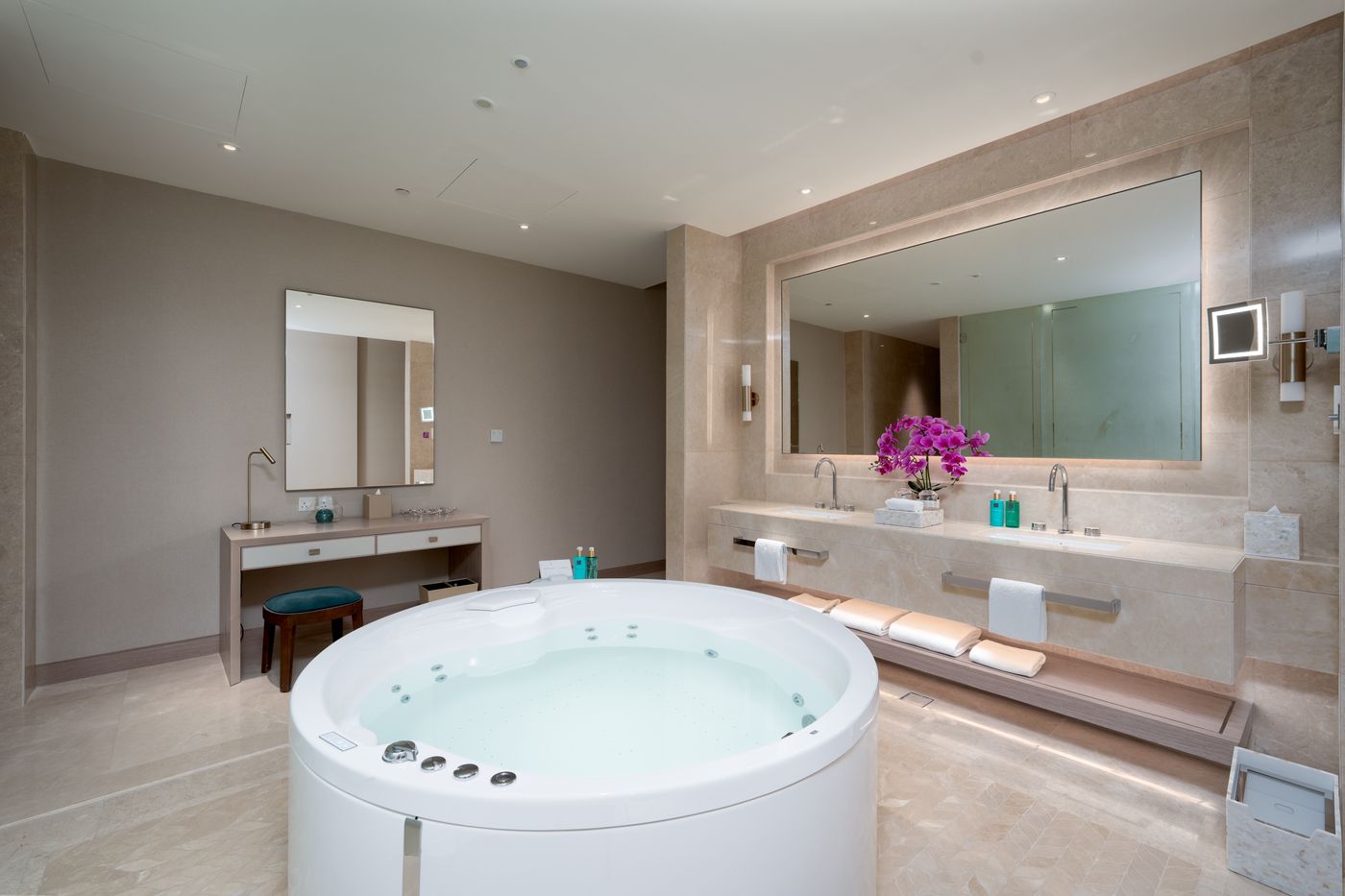 Five-Luxe-Hotel-Room-43