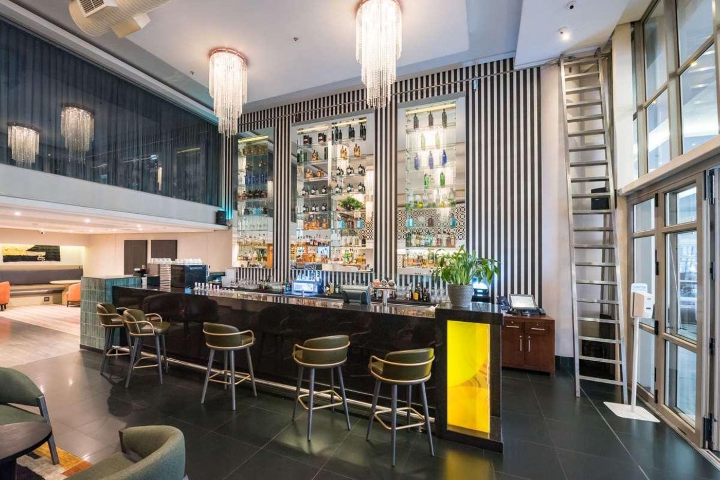 Doubletree-by-Hilton-Cape-Town-Restaurant-15