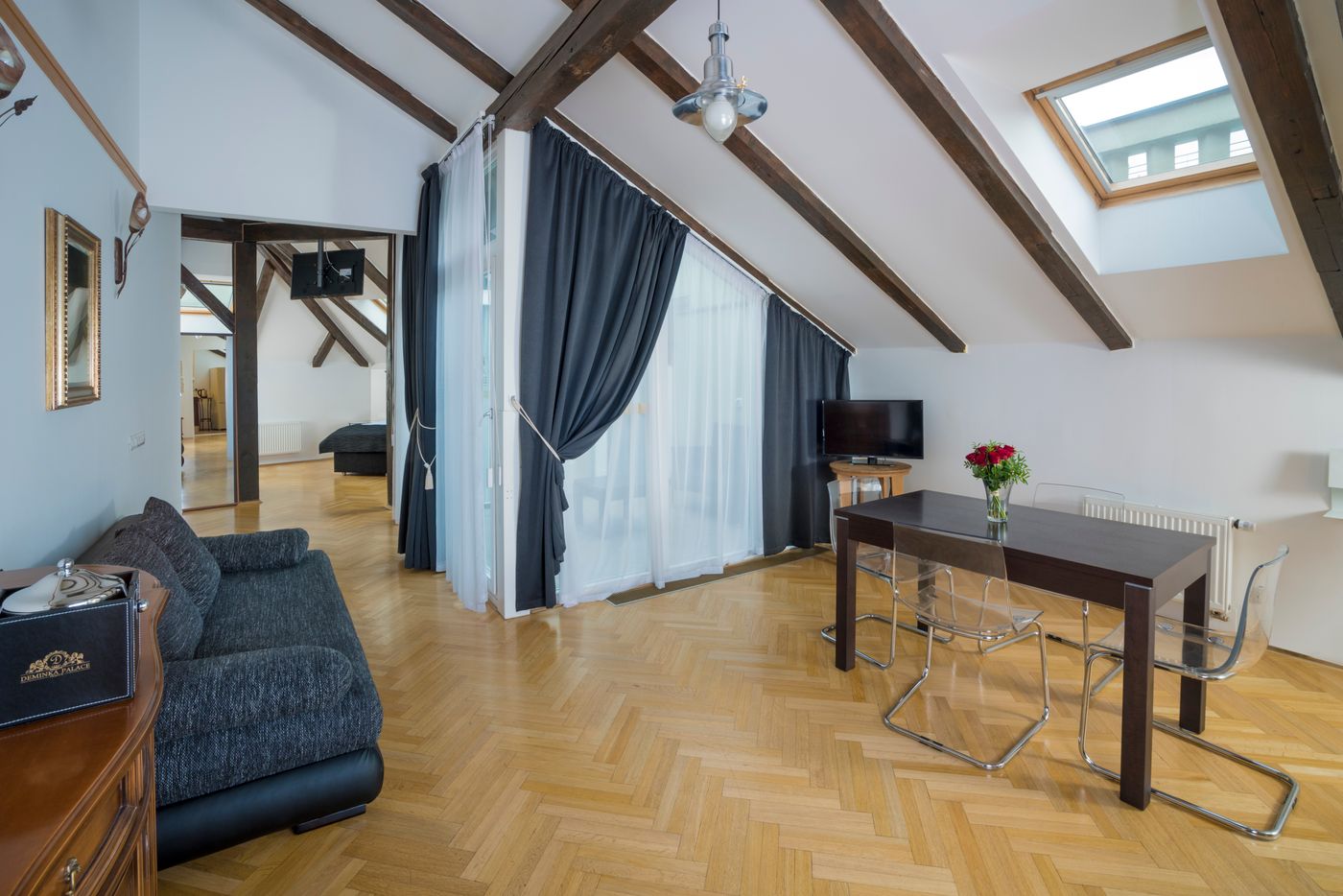 Deminka-Palace-Room-9