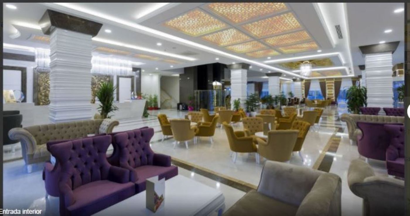 Side-Royal-Palace-Hotel---Spa-Lobby-24