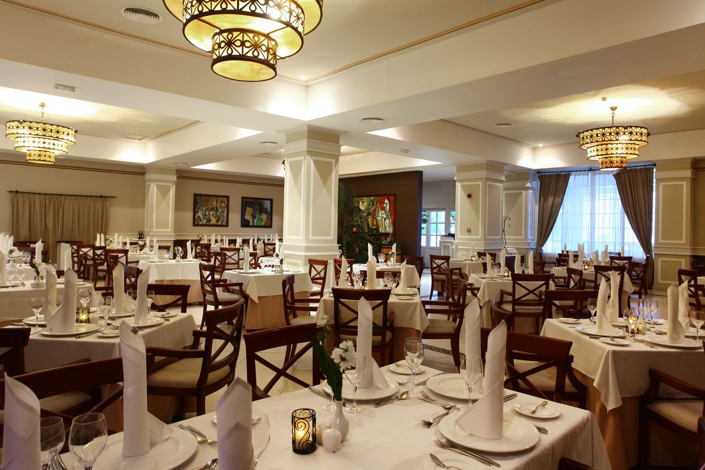 Luxury-Bahia-Principe-Runaway-Bay-All-Inclusive-Adults-Only-Restaurant-43