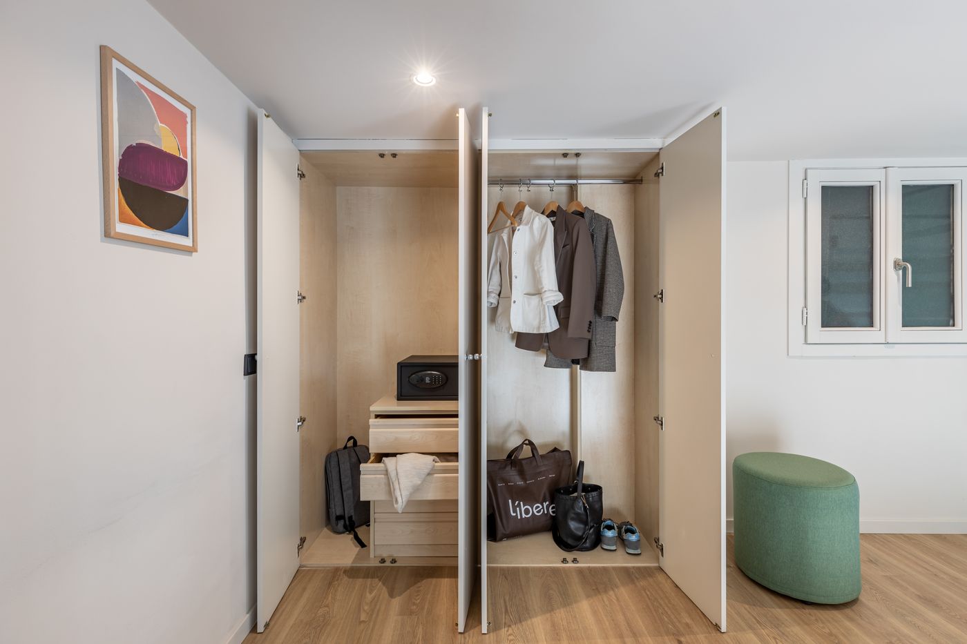 Room-Mate-Laura-Room-21