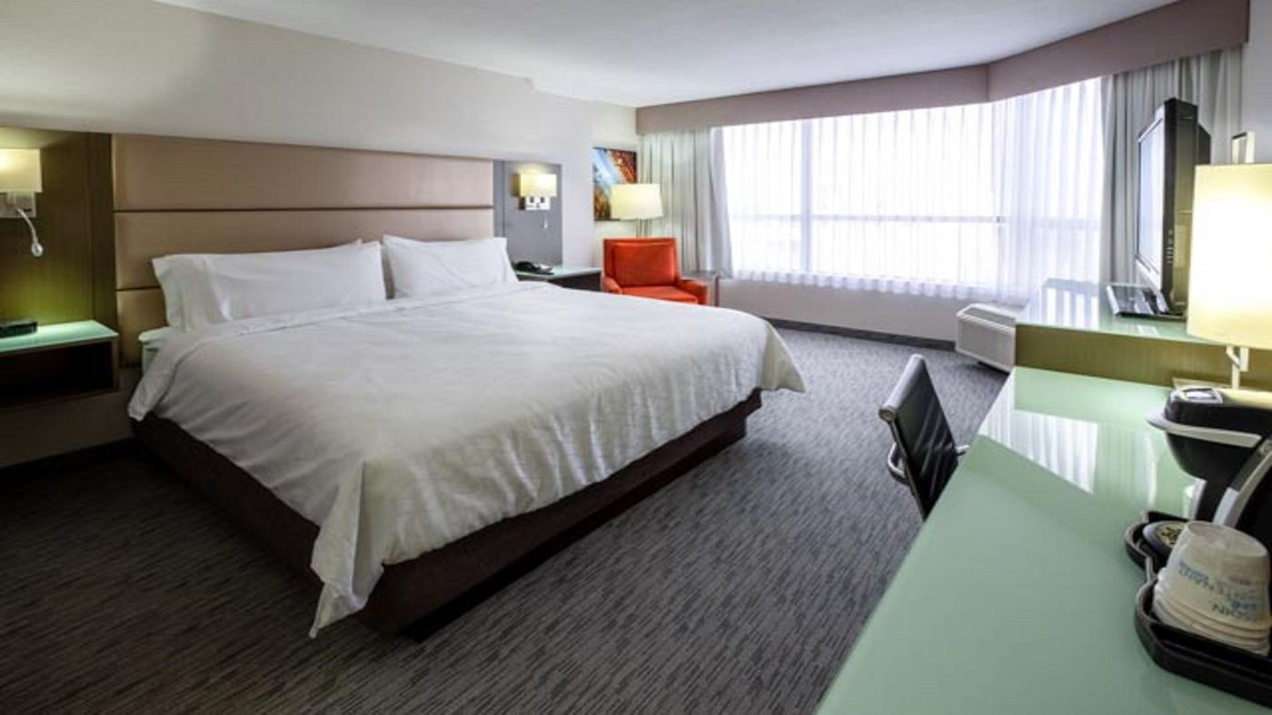 Holiday-Inn-Express-Vancouver-Metrotown--Burnaby--Room-25