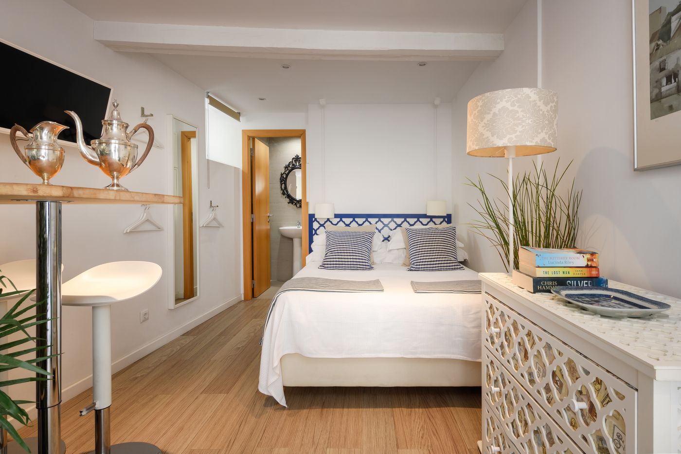 Alfama-Yellow-House-Room-6