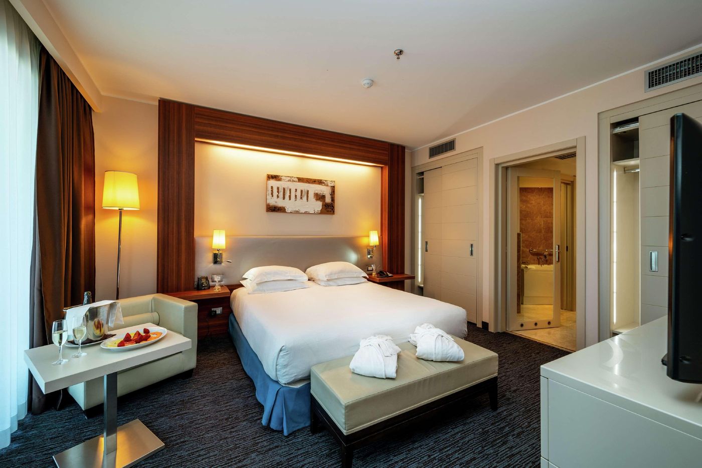 Double-Tree-by-Hilton-Hotel-Olbia-Room-26