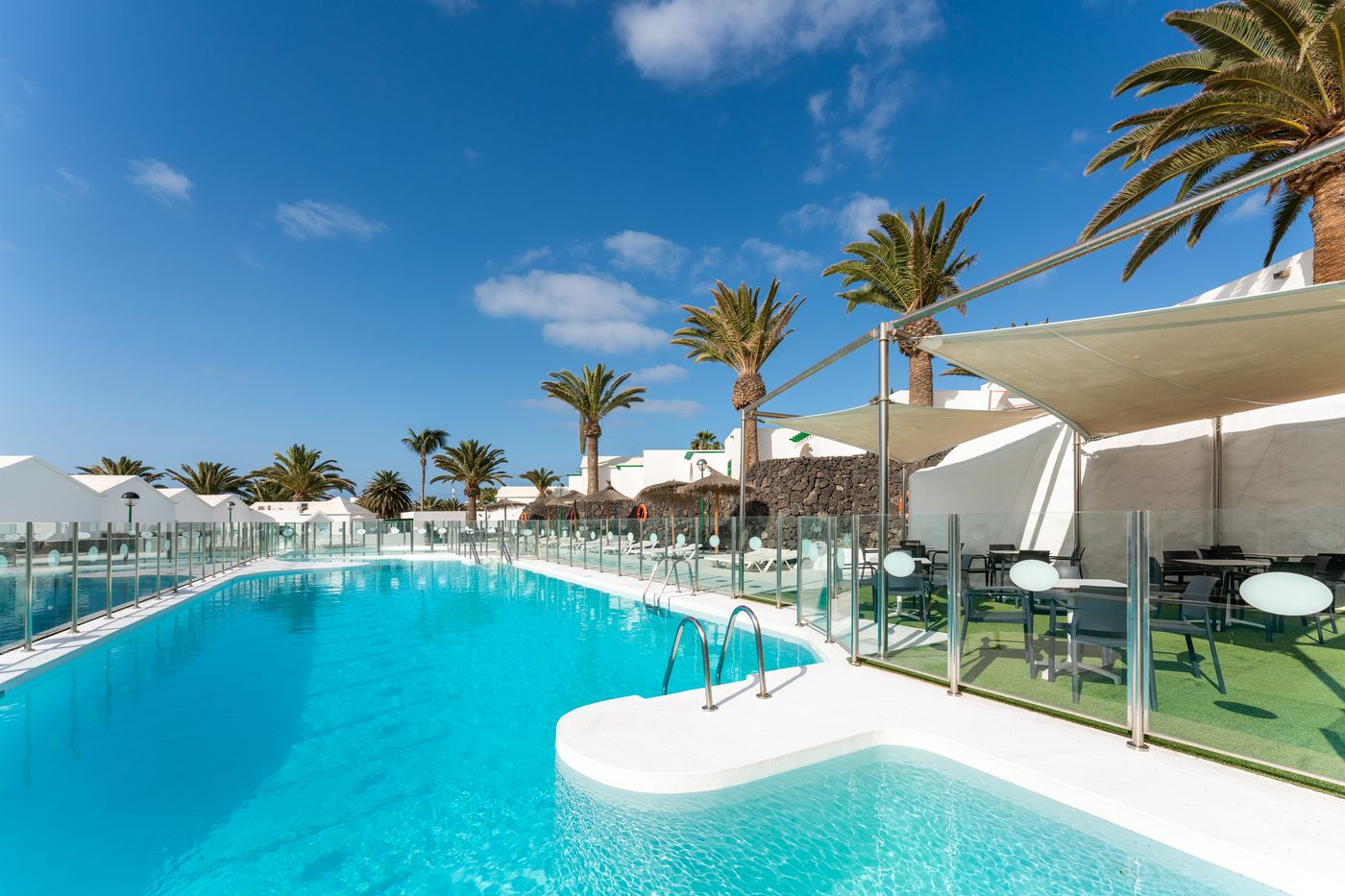 Apartamentos-LIVVO-Las-Gaviotas-Pool-8