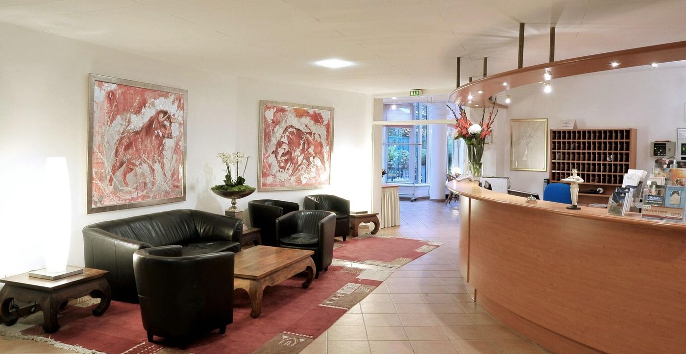 Ludwig-van-Beethoven-Lobby-14