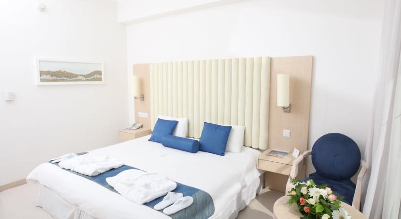 Tsokkos Vrissiana Beach Hotel