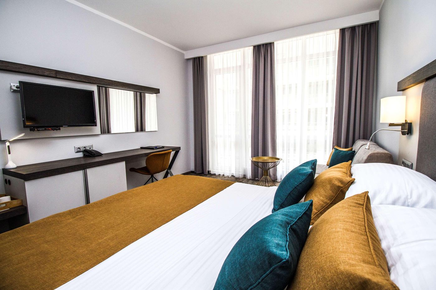 Best-Western-Plus-Premium-Inn-Room-10