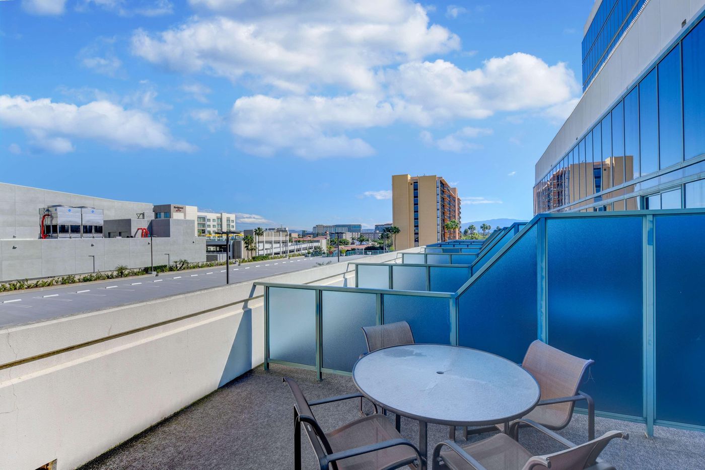 Hilton-Anaheim-Room-96