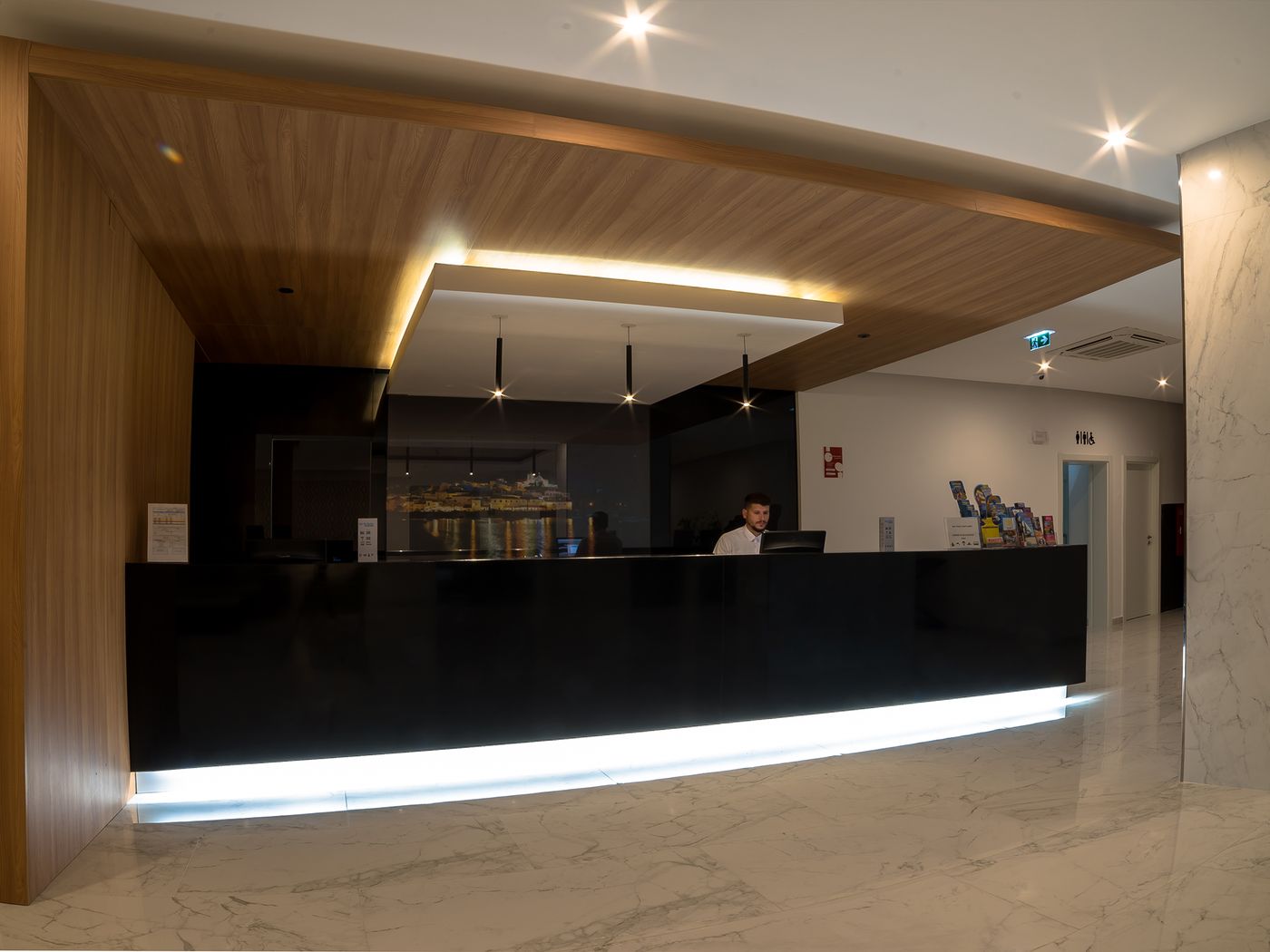 Flor-Da-Rocha-Apartments-Lobby-41