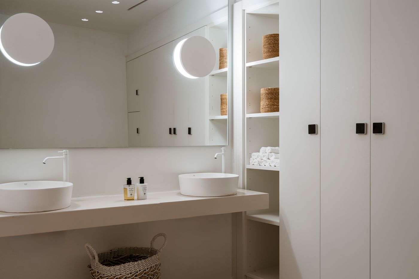 Lovia-Mykonos-Sports-and-Entertainment-47