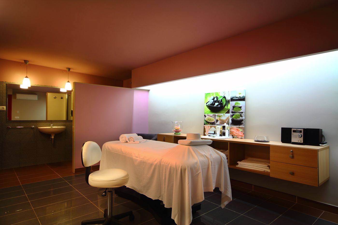 Aqua Promenade Hotel