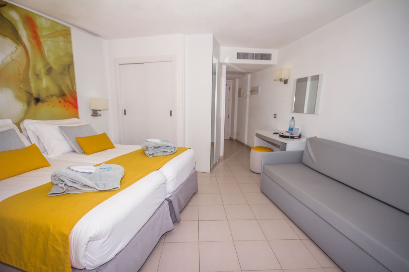 Servatur-Waikiki-Room-34