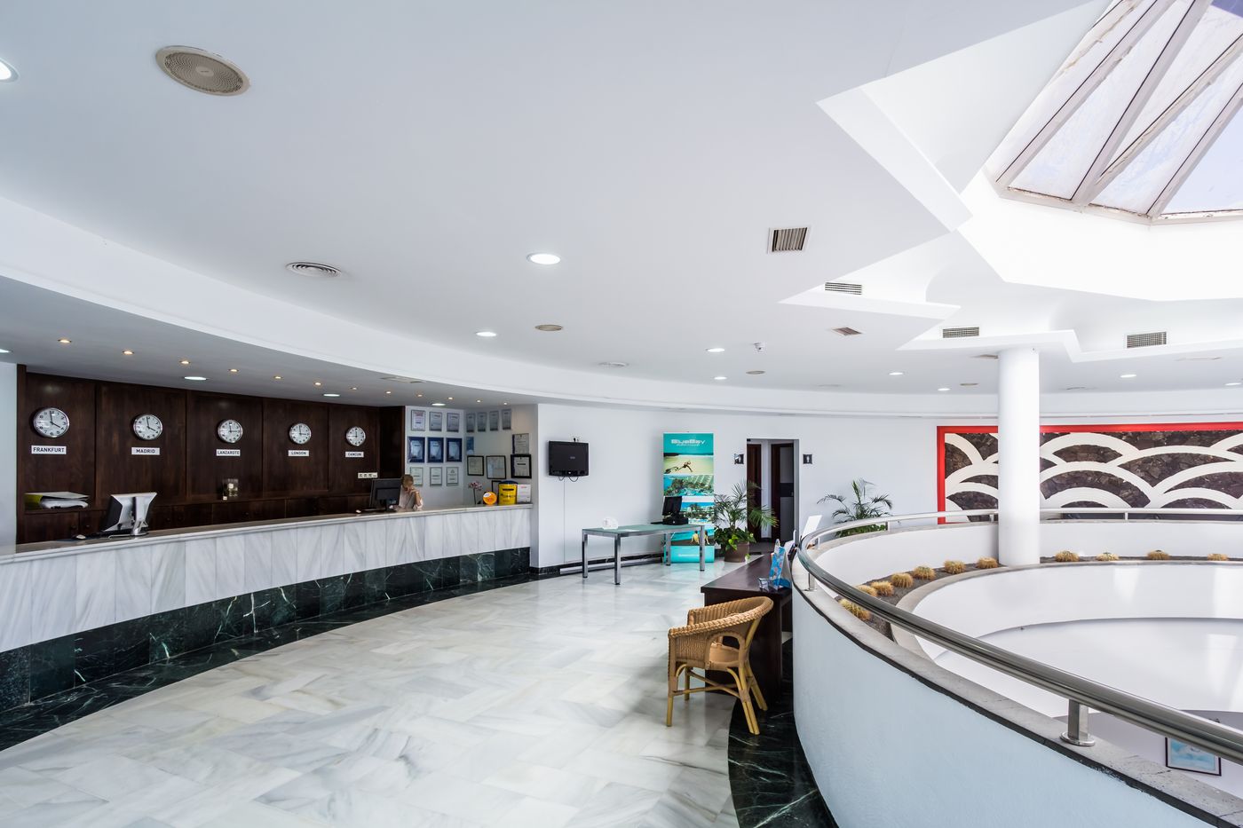 Bluebay-Lanzarote-Lobby-39