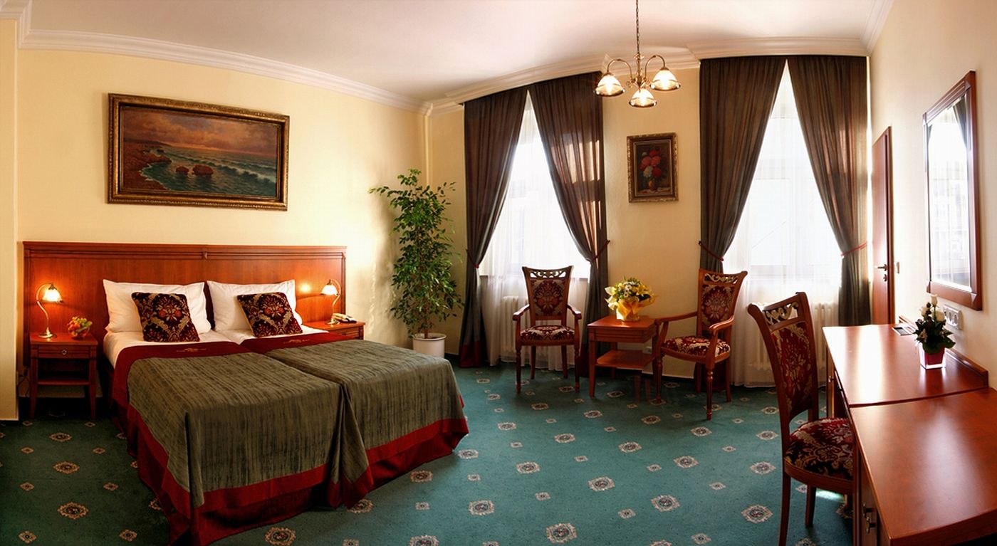 Green-Garden-Hotel-Room-16