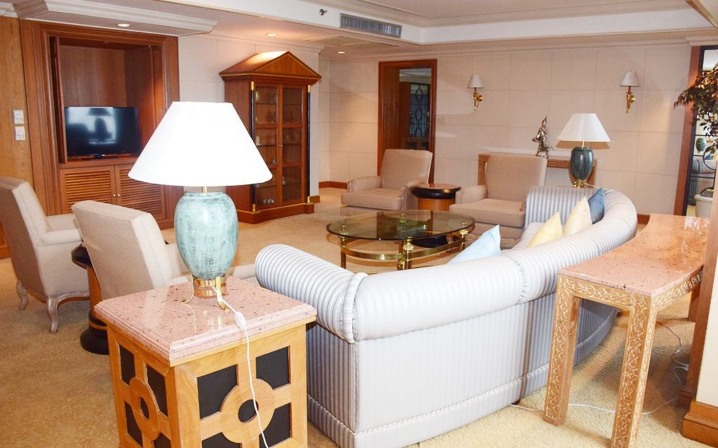 Montien-Riverside-Bangkok-Hotel-Room-7