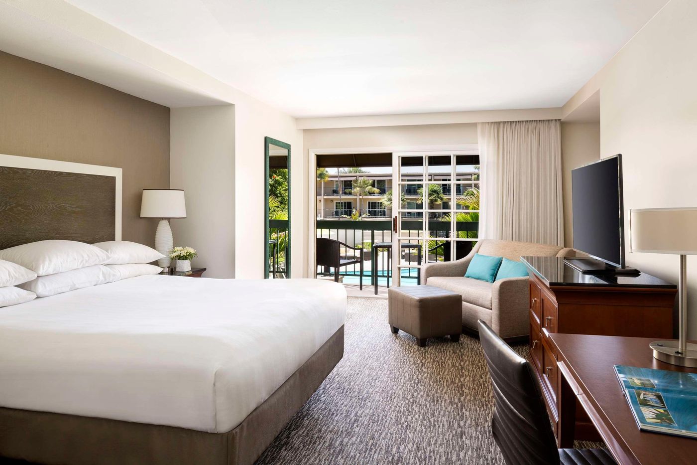 Hyatt-Regency-Newport-Beach-Room-25