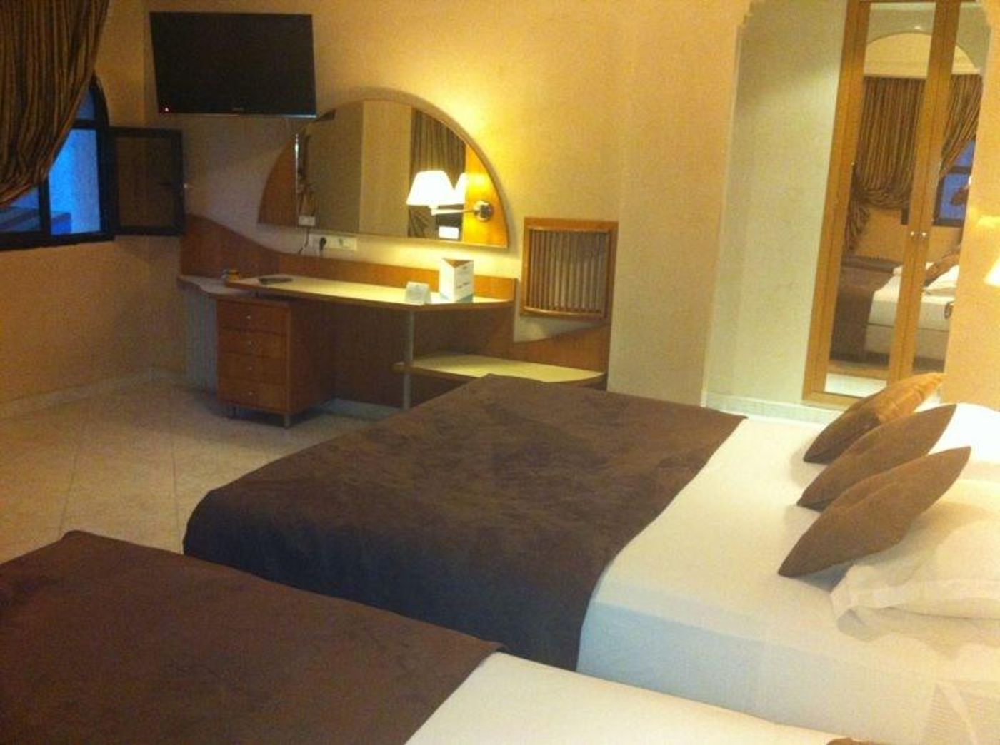 Mounia-Morocco-FEZ-Room-7