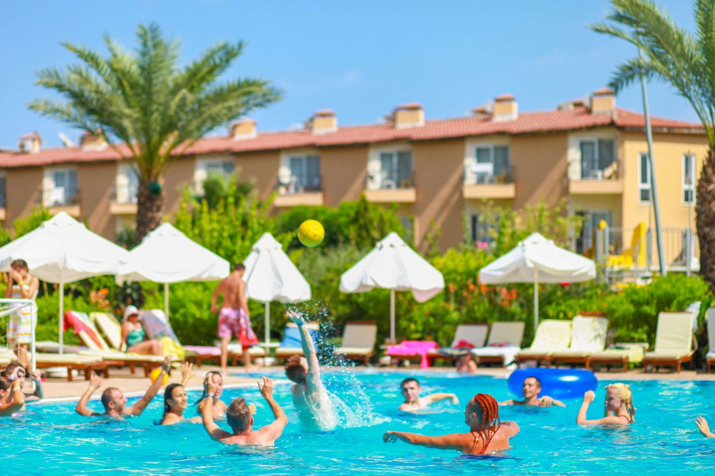 Pine-House-Hotel-Pool-17