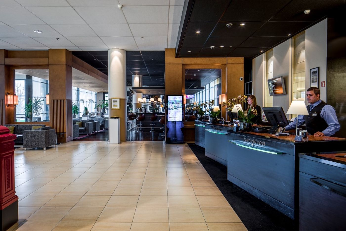 Radisson-Blu-Amsterdam-Airport-Lobby-19