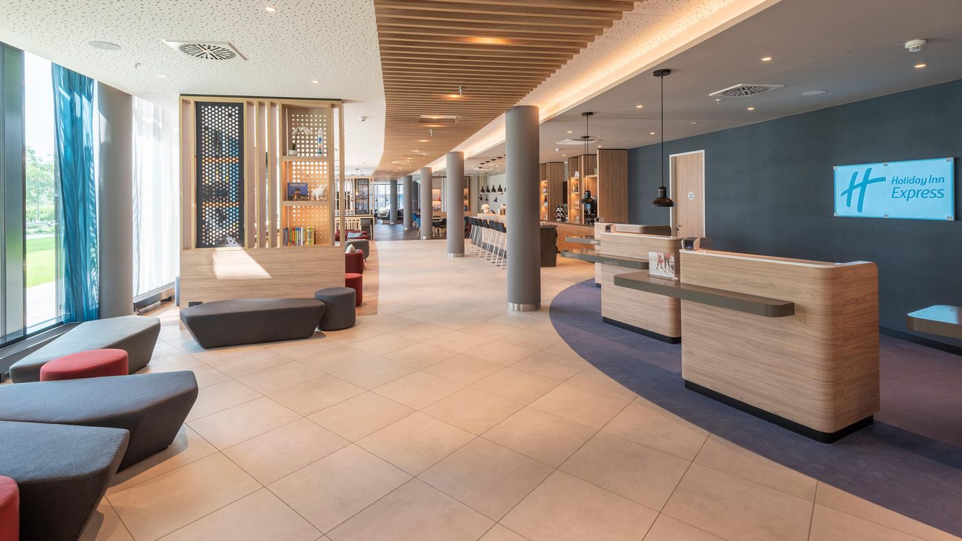 Holiday Inn Express Dusseldorf - Hauptbahnhof - Germany - DUESSELDORF - Lobby - 2