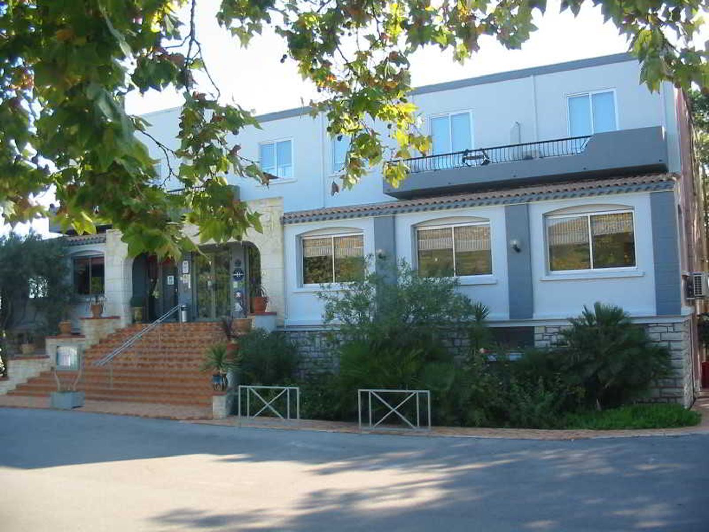 INTER-HOTEL MPL Ouest Hôtellerie de Balajan - France - VIC LA GARDIOLE - General view - 1