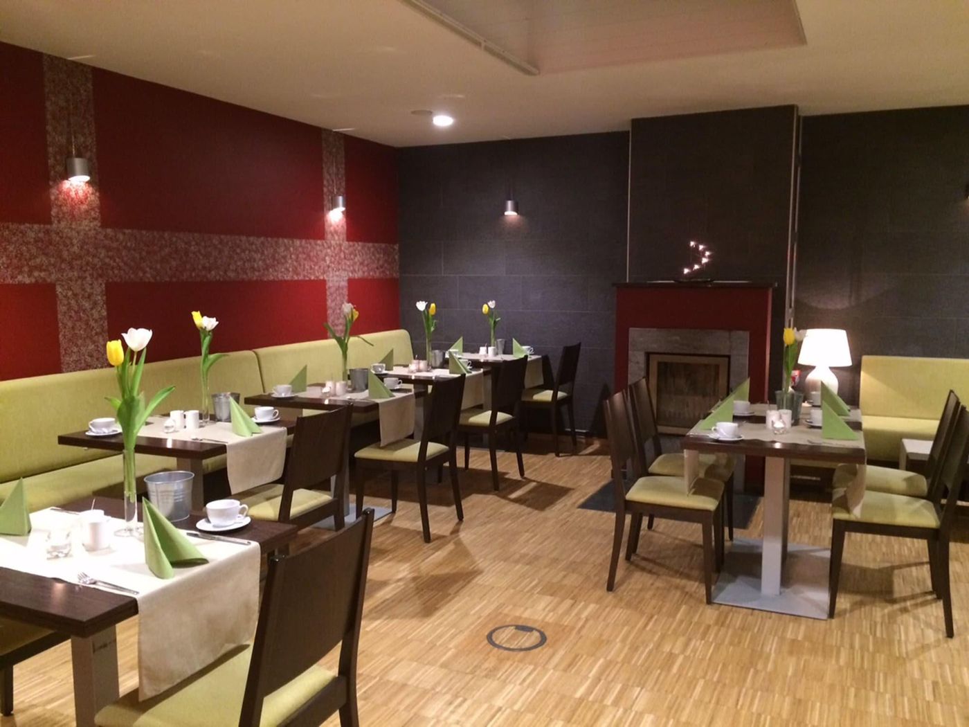 Holi-Hostel-Hotel-Restaurant-17